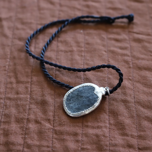 Rock and sea glass pendant in silver casting. Like New! - Picture 2 of 5